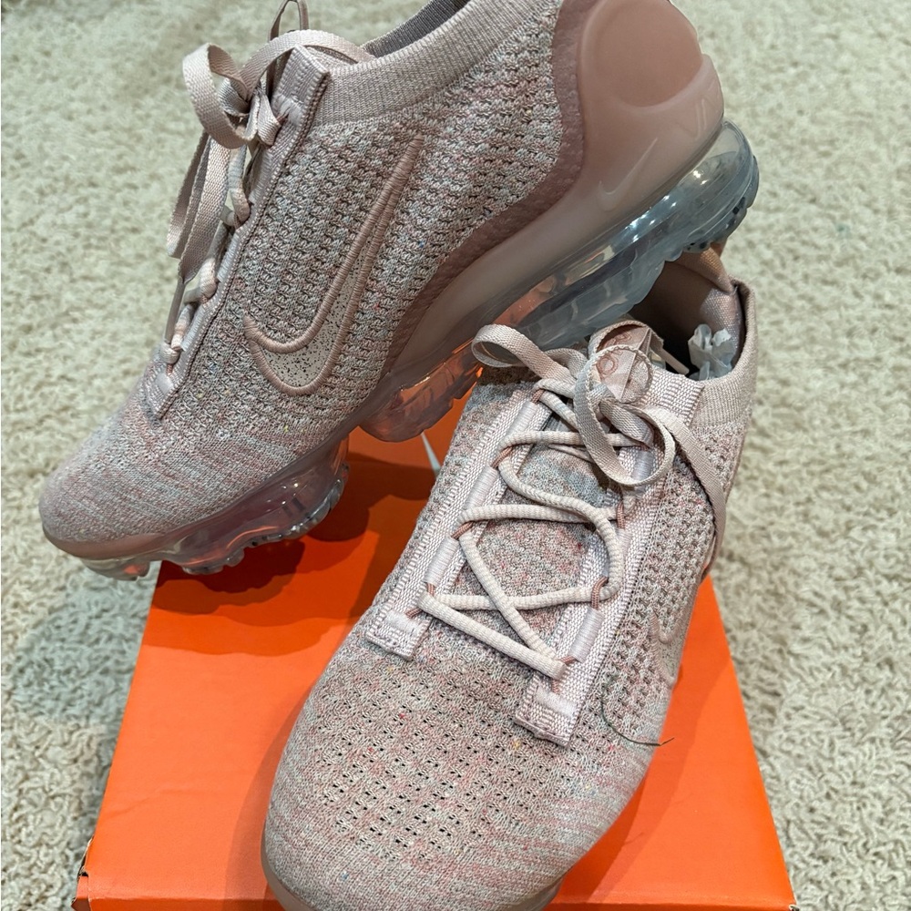 Nike Women’s Pink Nike Air VaporMax NIB